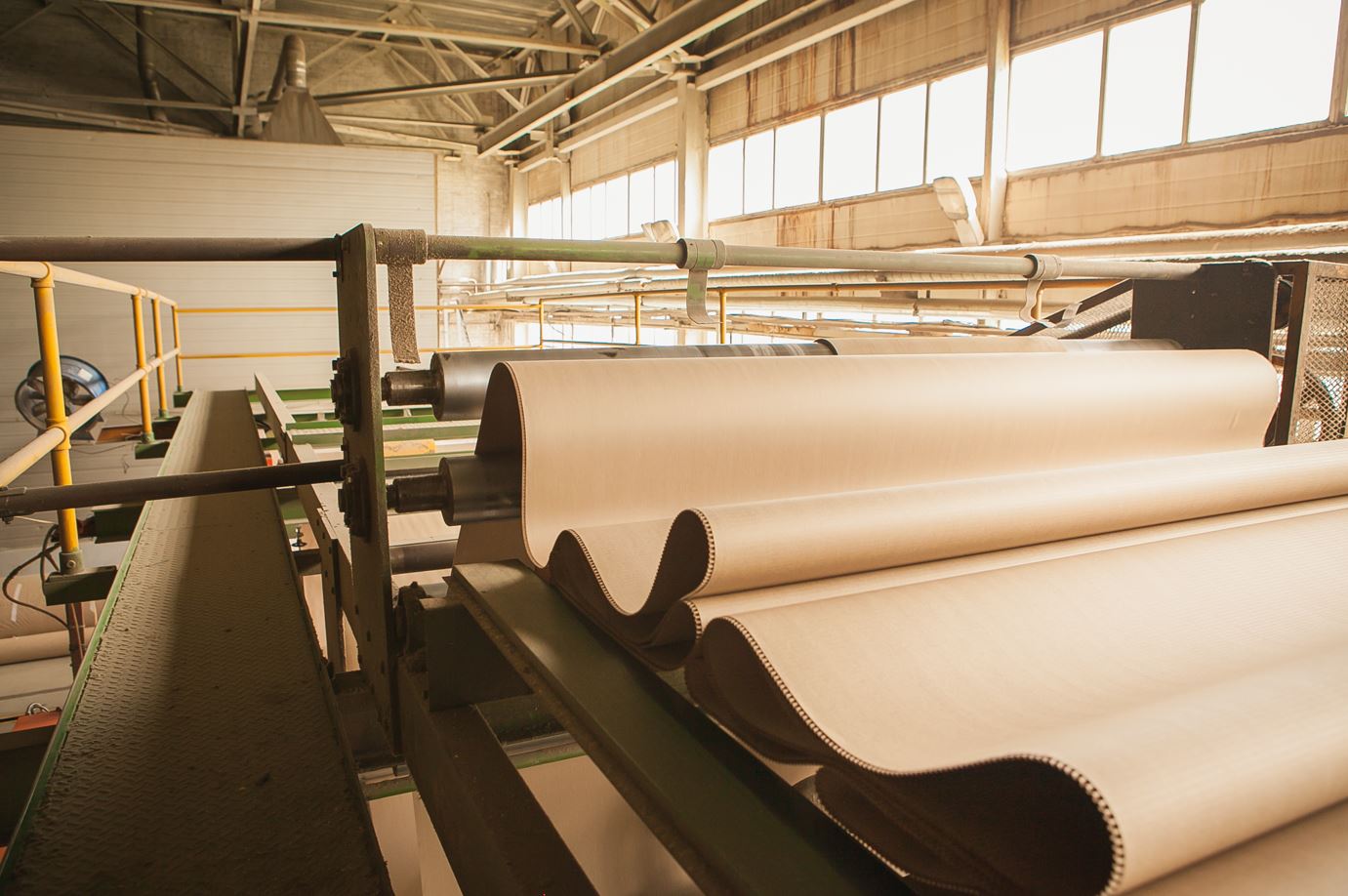 processing cardboard in paper mill